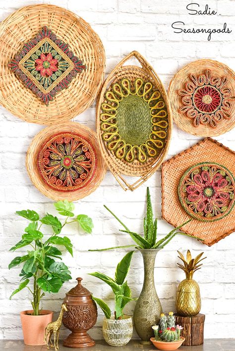 Basket wall decor for a boho home Boho Straw Wall Decor, Diy Basket Wall, Decor With Baskets, Boho Basket Decor, Basket Gallery Wall, Makey Makey, Boho Basket, Boho Gallery Wall, Painted Baskets