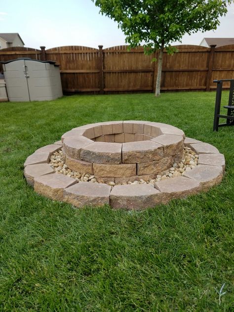 Fire Pit Ideas Campground, Fire Pit Ideas Backyard Simple, Fire Pit Simple, Outside Fire Pit Ideas Diy, Half Moon Fire Pit Area, Fire Pit Inspiration, Simple Fire Pit Ideas Backyard, Pavers Fire Pit Area, Fire Pit Border