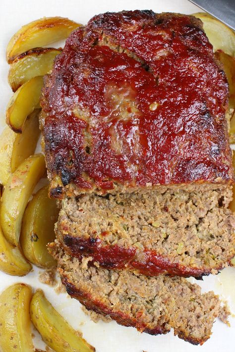 Classic Meatloaf - All seasoned and sauced up, this Southern meatloaf recipe uses celery, green onions, a bit of garlic and chili sauce for incredible flavor. This no-fail, kid approved recipe is sure to become a family favorite. Carrot And Celery Recipes, Southern Meatloaf, Celery Recipes, Delicious Meatloaf, Homemade Meatloaf, Classic Meatloaf Recipe, Classic Meatloaf, Kid Approved Meals, Mild Italian Sausage