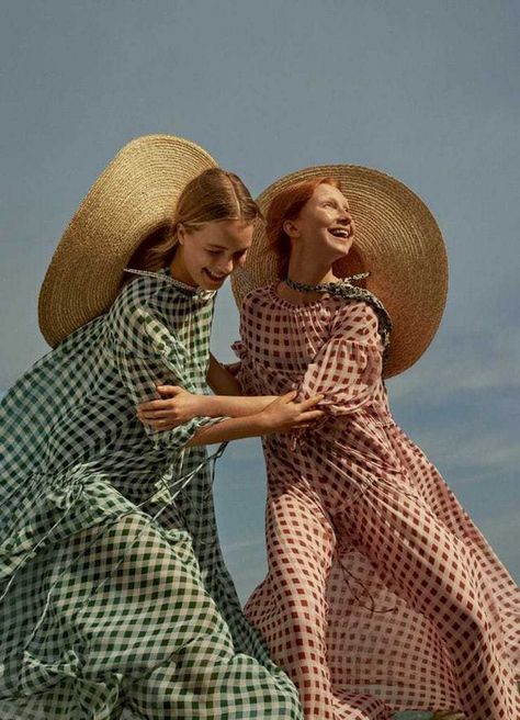 Marie Claire Australia Marie Claire Australia, Mode Editorials, Estilo Hippy, Photographie Portrait Inspiration, Straw Hats, Trik Fotografi, Fashion Photography Editorial, 가을 패션, Mode Vintage