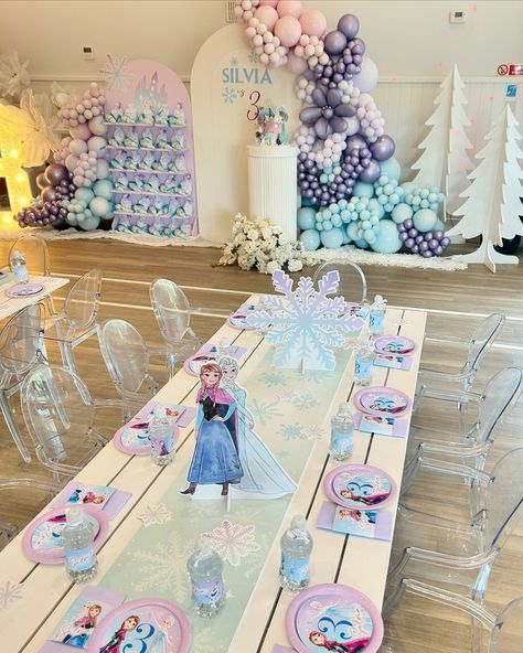 A Frozen Party❄️ A magical themed Frozen party for Silvia’s 3rd birthday!! Event Planning and styling @mylittleteaparty Balloon styling & props @theglitzyballooncompany Cake @clairelawrencecakedesign Artwork @shinyhappyparty Castle @moderndaybouncehouse Bags @makeitfridayuk #3rdbirthday #frozenparty #frozen #kidspartyplanner #eventplanner #balloondecor #balloongarland #mylittleteaparty #theglitzyballooncompany #kidspartyideaa #winterwonderlandtheme Frozen Picnic Birthday Party, Second Birthday Frozen Theme, Frozen Birthday Photoshoot, Frozen Birthday Party Table Set Up, Frozen Toddler Birthday Party, Elsa 4th Birthday Party, Frozen Bday Party Ideas, Frozen 2nd Birthday Party, Frozen Third Birthday Party