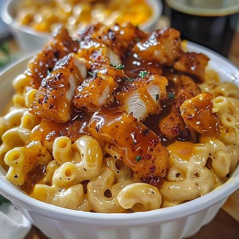 Honey Mac And Cheese, Mac And Cheese Ingredients, Honey Pepper Chicken, Breaded Chicken Strips, Spiral Noodles, Chicken Mac And Cheese, Grandma Cooking, Pepper Chicken, Honey Chicken