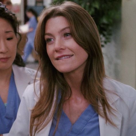 Meredith Grey Hair, Meredith Grey's Anatomy, Dark And Twisty, Grey Anatomy Quotes, Meredith Grey, Gray Aesthetic, Grey's Anatomy, Grey Hair, Beauty Inspiration