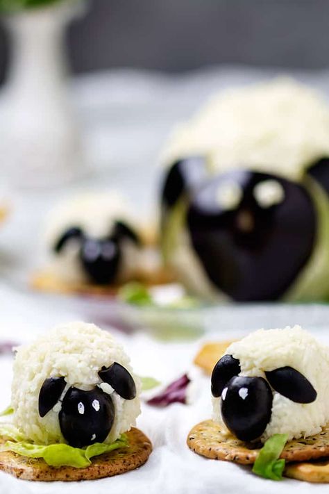 The classic cheese spread shaped into cute farm animals perfect for Easter. Cheese ball is a great make-ahead appetizer, a favorite party spread or dip making feeding (and pleasing) crowd a breeze. | allthatsjas.com | #cheesespread #appetizer #Easter #lamb #sheep #cheeseball #holiday #easy #allthatsjas #fromscratch #creamcheese #mozzarella Easter Cheese Ball, Cheese Log Recipes, Easter Dinner Table, Easter Food Appetizers, Easter Party Food, Make Ahead Appetizers, Classic Appetizers, Festive Food, Easter Lamb