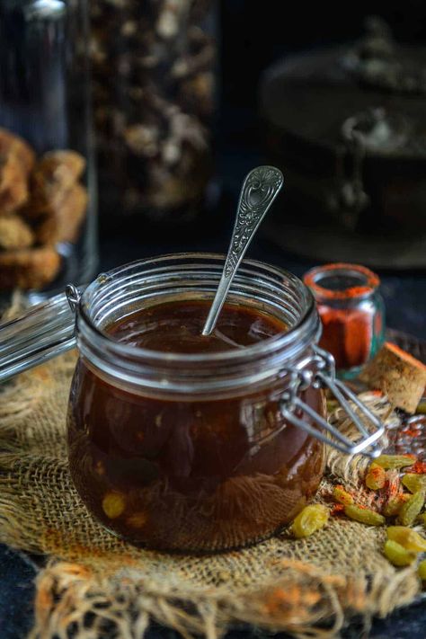 Tamarind Chutney (Imli Ki Chutney, Sonth) is a sweet and sour Indian sauce made using tamarind, jaggery, and a few spices. Serve it with chaat recipes or snacks like samosa, pakoda, dhokla, etc. General Tso Sauce Recipe, Tamarind Chutney Recipe, Bangladeshi Recipes, Spicy Asian Noodles, General Tso Sauce, Vegan Egg Rolls, Vegan Sauce Recipes, Indian Sauces, Tamarind Chutney