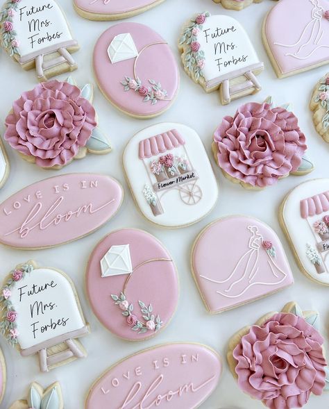 💐 Love is in Bloom 💐 | Instagram Love Is In Bloom, Cookie Wedding, Vintage Oven, Tiffany Bridal Shower, Custom Sugar Cookies, Bridal Cookies, Tiffany's Bridal, Cookie Wedding Favors, Princess Cookies