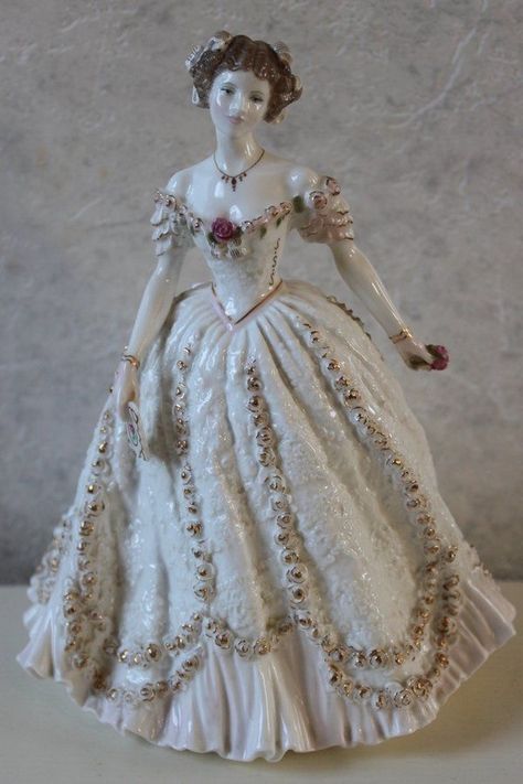 Glass Victorian Figures, Porcelain Figures Aesthetic, Porcelain Dolls Beautiful, Porcelain Dolls Vintage, Coquette House, Glass Dolls, Vintage Porcelain Dolls, Antique Porcelain Dolls, Doll Aesthetic