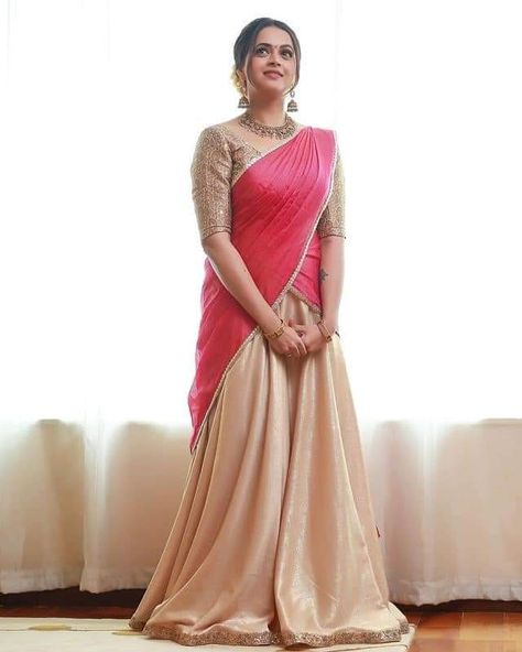 Simple Half Saree, Pink Half Sarees, Simple Lehenga, Half Saree Lehenga, Half Sarees, Half Saree Designs, Photo Pose Style, Elegant Saree, Engagement Dresses