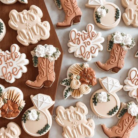 Kristy on Instagram: “Boots and Bubbly! This might be one of my fave sets YET!! Loving this boho cowgirl bridal shower theme!! How about those boots?? I die 😍 .…” Cowboy Boot Bridal Shower Cookies, Engagement Party Ideas Western, Cowgirl Bachelorette Party Cookies, Cowgirl Theme Bridal Shower Ideas, Rustic Western Bridal Shower Ideas, Western Wedding Desserts, Boho Western Cookies Decorated, Country Wedding Cookies Decorated, Rustic Bridal Shower Cookies Decorated