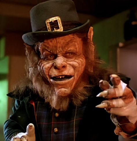 Leprechaun Makeup, Leprechaun 1993, Leprechaun Movie, Scary Nun, Slasher Halloween, Nun Halloween, Horror Painting, Warwick Davis, Muppets Most Wanted