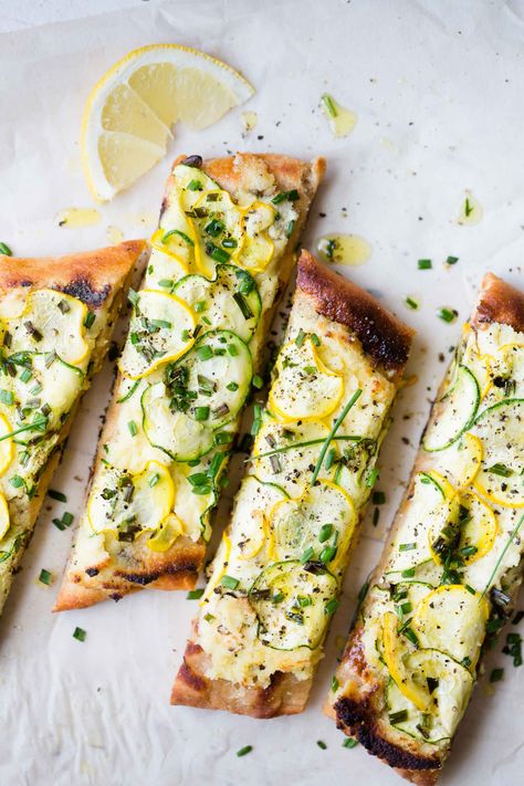 Flatbread Ricotta, Zucchini Flatbread, Easy Flatbread, Homemade Flatbread, Vegan Ricotta, Ricotta Recipes, Easy Zucchini, Flatbread Recipes, Flat Bread