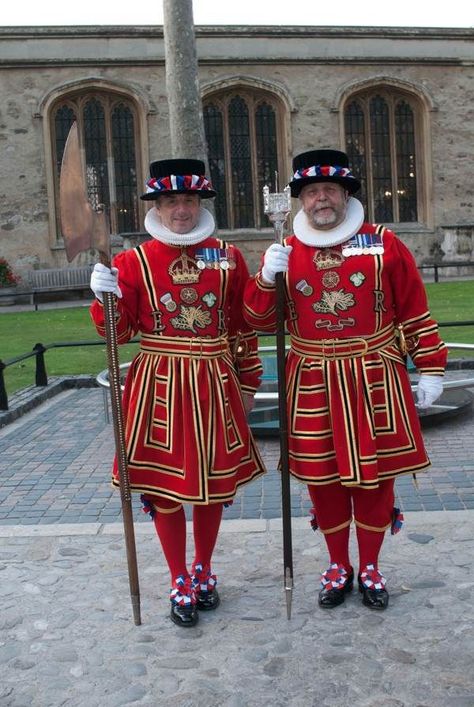 Yeoman Warder, English Gentleman, The Tower Of London, London Attractions, Royal Guard, London Places, English History, Brick Lane, British Monarchy