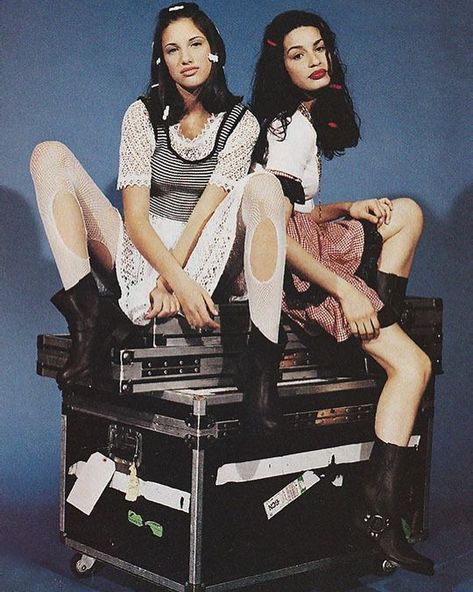 starpower⭐️ on Instagram: “📓 90s fashion magazine scans 😍 I miss my subscriptions 💔 lots of 90s grunge & floral dresses coming this week! 🌹🖤🌻🔗 #starpowerinspo…” 90s Grunge Photoshoot, Fun Moodboard, Just Seventeen, 90s Grunge Hair, Look Grunge, Blair Witch, Noel Fielding, Tokyo Street Fashion, Aria Montgomery