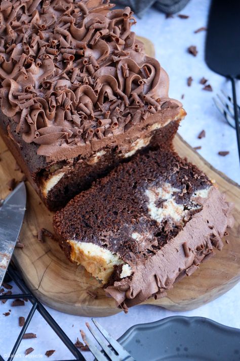 Cheesecake Loaf Cake! Cheesecake Loaf, Baked Vanilla Cheesecake, No Bake Vanilla Cheesecake, Chocolate Loaf, Chocolate Loaf Cake, Janes Patisserie, Cheesecake Mix, Vanilla Cheesecake, Dessert Cake Recipes