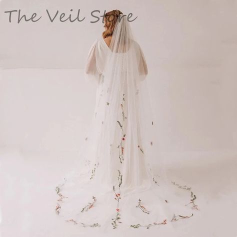 Gloves Wedding Dress, Veil With Flowers, Floral Wedding Veil, Wedding Veil Styles, Floral Wedding Veils, Unique Veil, Boho Veils, Veil Floral, Long Veil Wedding