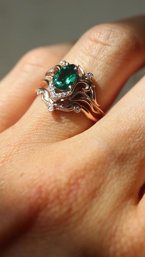 Slytherin Jewelry, Engagement Ring Stacking, Stylised Flowers, Harry Potter Jewelry, Stacking Ring Set, Emerald Engagement, Art Nouveau Style, Wedding Band Sets, Emerald Engagement Ring