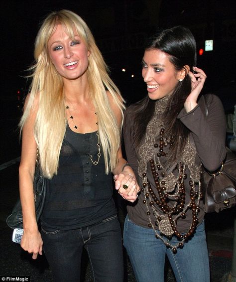 Kim Kardashian Paris, Celebrity Best Friends, Paris Hilton 2000s, Paris And Nicole, Estilo Kardashian, Kardashian Outfit, Kardashian Photos, Kim Kardashian Style, Perez Hilton