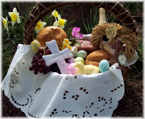 Polish Easter Basket - traditional recipes   cwikla and babka bread by Soapsmith Polish Easter Basket, Catholic Easter Basket, Polish Easter Traditions, Catholic Easter, Polish Easter, Polish Traditions, Easter Parade, About Easter, Easter Traditions