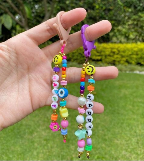 Diy Bead Keychain Ideas, Diy Bead Keychain, Beads Keychain Ideas, Bead Keychain Diy, Beaded Keychain Ideas, Bracelets Handmade Diy, Mask Holder, Bead Charms Diy, Diy Bracelet Designs