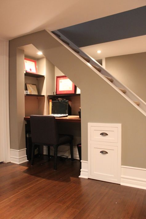 photos of office's under stairs | Office under the basement stairs - what a ... | 1Interior house archi ... Under Stairs Office, Desk Under Stairs, Office Under Stairs, Under The Stairs Ideas, Photos Stairs, Stairs Office, Under Stairs Ideas, Basement Stairs Ideas, تحت الدرج