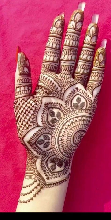 Palm Mehndi Design Unique 2024, Trending Mehndi Designs, Mehndi For Beginners, Elegant Mehndi, Henna Design Ideas, Beautiful Simple Mehndi Design, Palm Mehndi Design, Front Mehndi Design, Simple Mehendi Designs