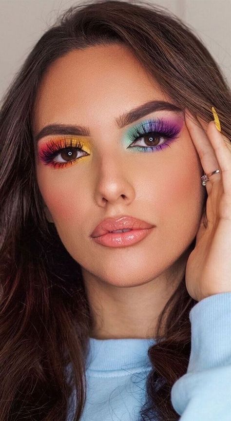 Blue Color Pop Eye Makeup, Colorful Party Makeup, Eyeshadow Looks Bold, Fiesta Makeup Looks, Holi Inspired Makeup, Colorful Makeup Looks Eyeshadows, Neon Eyeshadow Looks Simple, Vivid Eyeshadow Looks, Bright Eye Makeup Looks