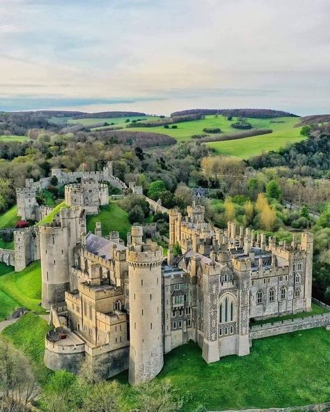 Arundel Castle in West Sussex, ENGLAND Chateau House, Castle England, Arundel Castle, Peles Castle, Castle Estate, Sussex England, Medieval Fortress, Castle Aesthetic, European Castles