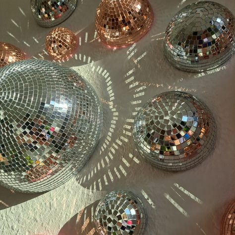 Disco Tiles, New Year's Eve Party Themes, Moon Lady, Disco Art, Pinterest Room, Crazy Houses, Campaign Ideas, Soul Train, Pinterest Room Decor