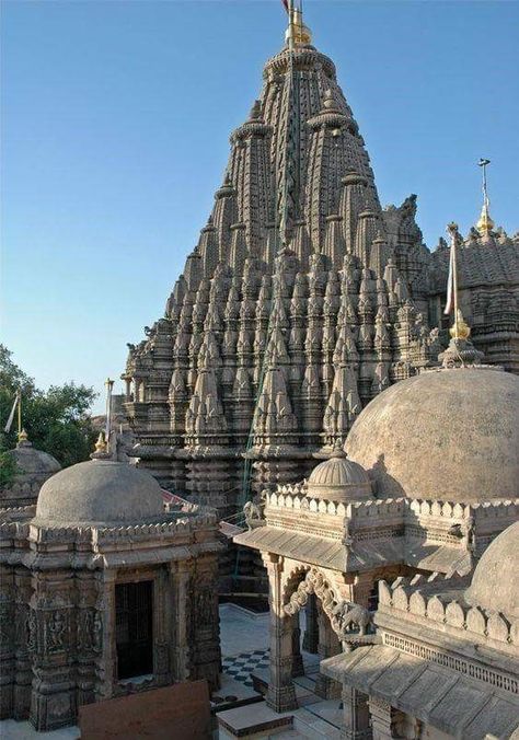 Gujarat Temple, Temple India, Indian Temple Architecture, India Architecture, Ancient Indian Architecture, Amazing India, Jain Temple, Temple Architecture, Religious Architecture