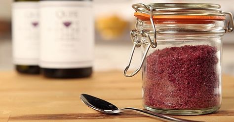 Add Flourish to Meals With Homemade Red-Wine-Infused Sea Salt Herb Salt Recipe, Homemade Red Wine, Wine Salt, Sea Salt Recipes, Infused Salt, Homemade Wedding Gifts, Diy Food Gifts, Gifts Homemade, Flavored Salts