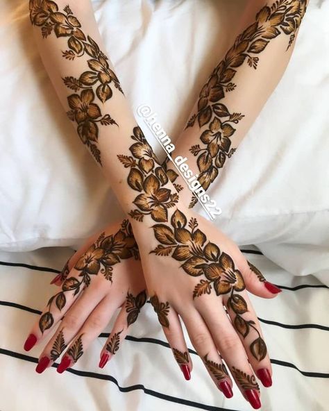 Mehndi Snapchat, Basic Henna, Bridal Mendhi, Sudanese Henna, Arabic Bridal Mehndi Designs, Cute Henna Designs, Henna Style Tattoos, Front Mehndi Design, Pretty Henna