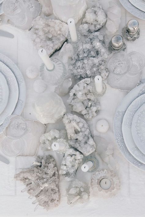 raw crystal centerpiece Affordable Centerpieces, Geode Wedding, Centerpieces Ideas, Wedding Style Inspiration, Unique Wedding Flowers, Wedding Floral Centerpieces, Wedding Hire, Wedding Forward, Wedding Table Centerpieces