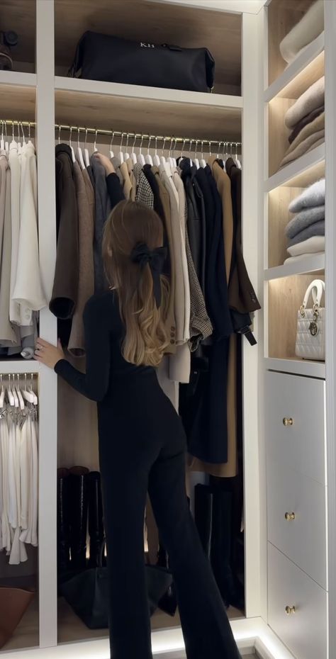 Closet Goals Aesthetic, Good Wardrobe Aesthetic, Dressing Up Aesthetic, New Wardrobe Aesthetic, Marilyn Core, Dream Wardrobe Aesthetic, Dark Girly Aesthetic, Organised Closet, Aesthetic Wardrobe Closet