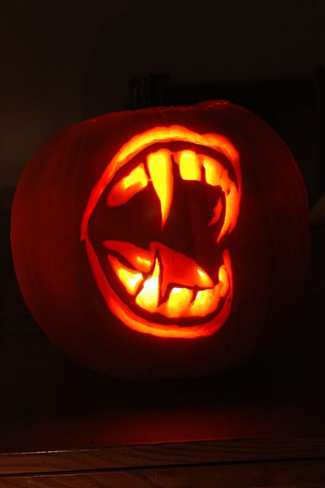 Pumpkin Carving Ideas Vampire Diaries, Pumpkin Carving Vampire Easy, Vampire Pumpkin Carving Ideas, Vampire Diaries Pumpkin Carving, Vampire Jack O Lantern, Pumpkin Carving Ideas Vampire, Pumpkin Carving Vampire, Vampire Pumpkin Carving, Vampire Jackolantern