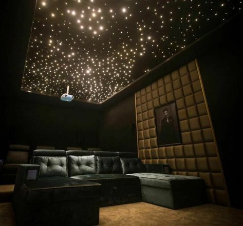 Green Home Theater, Movie Theater Lighting, Home Theater Ideas Luxury, Shifting Hogwarts, Cool Homes, Theater Lighting, Home Theater Lighting, Home Movie Theater, Cool Home Decor