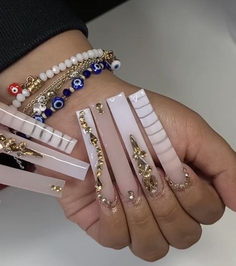 #follow #nailart #nailsofinstagram #nails #beautyblog #blogging #blogger #blog #longnails #acrylicnails The Life I Want, Nail Designs Bling, Poppin Nails, Tarot Card Readings, Life I Want, Long Acrylic Nail Designs, Diy Acrylic Nails, Ombre Acrylic Nails, Colored Acrylic Nails