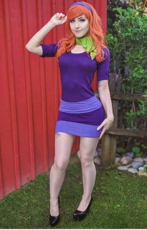 #daphne Scooby Doo Outfits, Luxlo Cosplay, Velma Cosplay, Awesome Costumes, Daphne And Velma, Best Cosplay, Cosplay Outfits, Festival Outfits, Scooby Doo