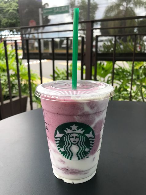 Lugar: starbucks  Ingredientes: (yogurt con moras) Berry Yogurt Bowl, Berry Yogurt, Yogurt Recipe, Starbucks Frappuccino, Yogurt Bowl, Good Sources Of Protein, Yogurt Recipes, Ig Feed, Zebra Stripes