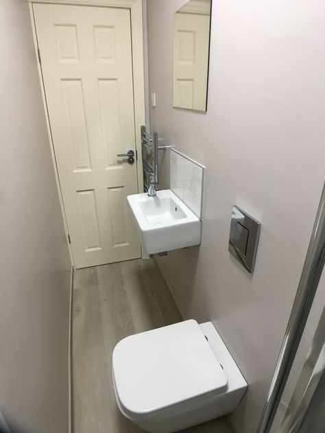 Super Narrow Bathroom, Narrow Wc, Narrow Long Shower Room, Very Narrow Bathroom Ideas, Narrow En Suite, Narrow Small Bathroom, Narrow Shower Room, Narrow Wet Room, Long Narrow Wet Room