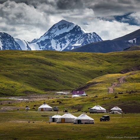 Mongolia Aesthetic, Mongolia Landscape, Tian Shan, Vision Board Goals, Awesome Photography, Mountain Ranges, Love Aesthetic, Beautiful Locations Nature, Old Farm