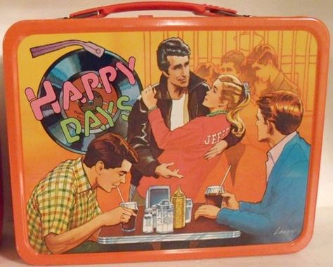 Tumblr Happy Days Tv Show, Retro Lunch Boxes, Vintage Toys 1970s, Lunch Box Thermos, School Lunch Boxes, Lunch Pail, Vintage Lunch, Vintage Lunch Boxes, Vintage Thermos