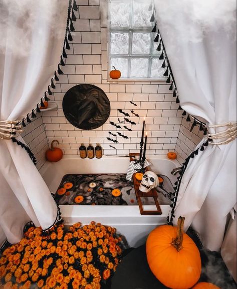 Halloween Bathroom Decor, Halloween Bathroom, Winter Retreat, Halloween Bedroom, What Is Halloween, Halloween Room Decor, Home Decor Aesthetic, Chic Halloween, Aesthetic Home Decor