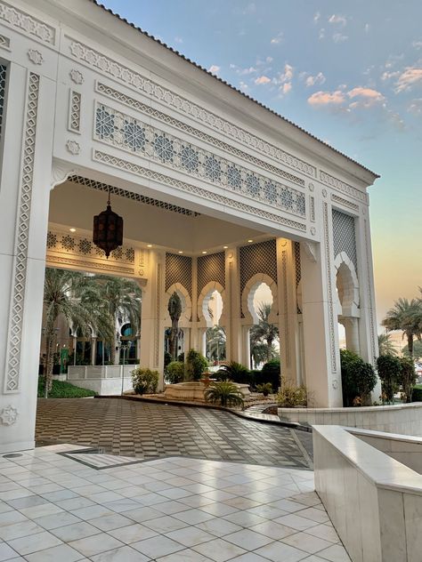 Arabian House Design, Arabic House Design, Boho Living Room Decor Ideas, Arabic House, Classic House Exterior, Entrance Gates Design, Classic House Design, Luxury House Interior Design, Boho Living Room Decor