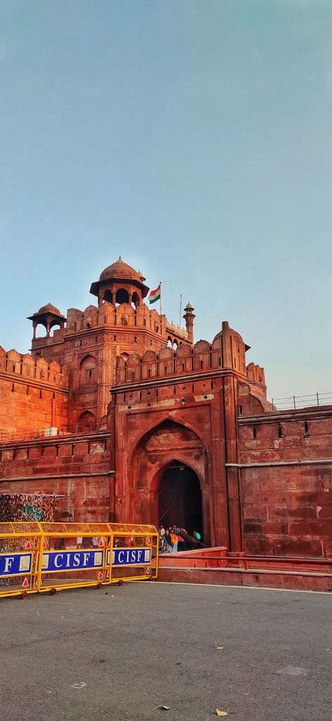 The residence of the Mughal Empire #redfort #delhi # india. Delhi Snapchat, Redfort Delhi, Red Fort Delhi, Snapchat Memories, Amazing India, Red Fort, Mughal Empire, Pink City, Rajasthan India