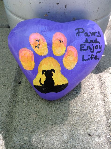 Rock Painting Ideas Heart Shaped Rocks, Dog Memorial Rock Painting, Paw Print Painted Rocks, Painted Heart Shaped Rocks, Heart Shaped Rock Painting Ideas, Dog Painted Rocks, Dog Paw Painting Ideas, Paw Painting Dog Art, Dog Rock Painting