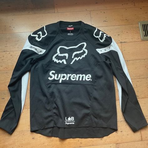 Supreme Fox jersey Fox Jersey, Supreme Jersey, Demon Aesthetic, Supreme Clothing, American Football Jersey, Jersey Outfit, Fashion Photography Inspiration, Bike Life, Football Jerseys