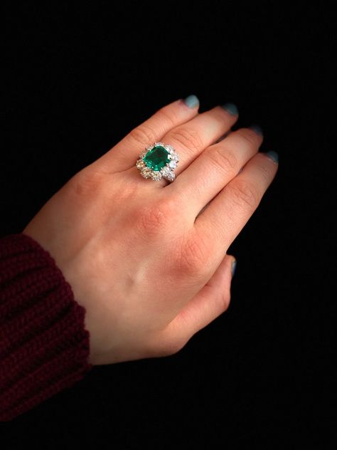 New Jewellery Designs, Rich Jewelry, Rough Gemstone Ring, Anna Costume, Inexpensive Jewelry, Emerald Ring Vintage, Tiffany Diamond, Emerald Rings, Sterling Silver Jewelry Rings