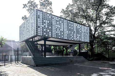 Gallery of How to Make a Facade with Recycled Materials: 21 Notable Examples - 18 Ice Cream Tubs, Tub Cover, Community Library, Library Architecture, Kengo Kuma, Kota Bandung, Library Design, Sustainable Architecture, Facade Design