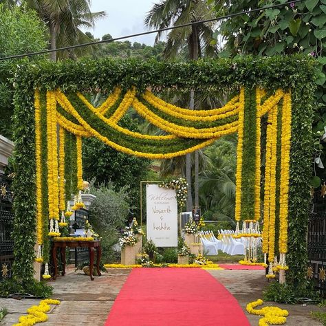 One of the wedding event planner posted in Instagram Photobooth Ideas For Wedding, Creative Photobooth, Wedding Photobooth Ideas, Asian Wedding Decor, Entrance Arch, Simple Stage Decorations, Photobooth Ideas, Wedding Photobooth, Wedding Entrance Decor