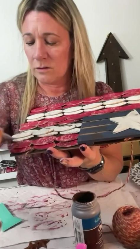 Wood Biscuit Crafts Diy, Wood Biscuit Crafts, Farmhouse Crafts Diy, Farmhouse Americana, Wood Biscuits, Raffle Ideas, Patio Farmhouse, Americana Home Decor, Patriotic Cards